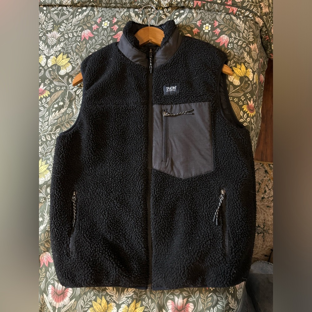 Black Sherpa vest - TAION